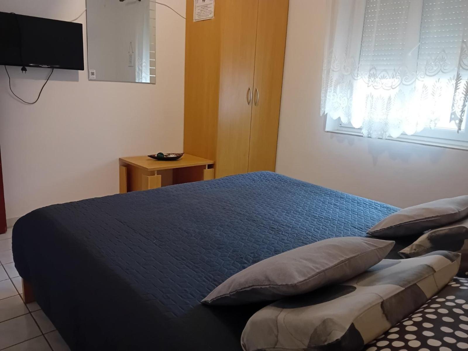 Rooms With A Parking Space Krk - 13553 Vrh (Krk) Quarto foto